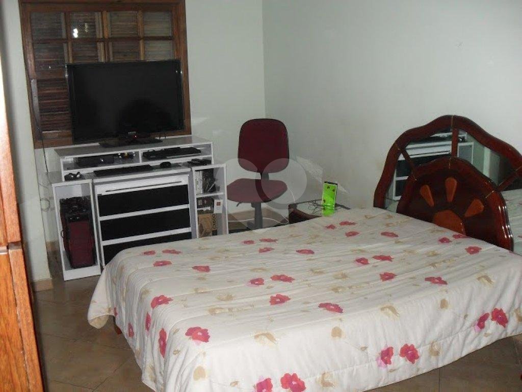CASA TÉRREA em ÁGUA FRIA