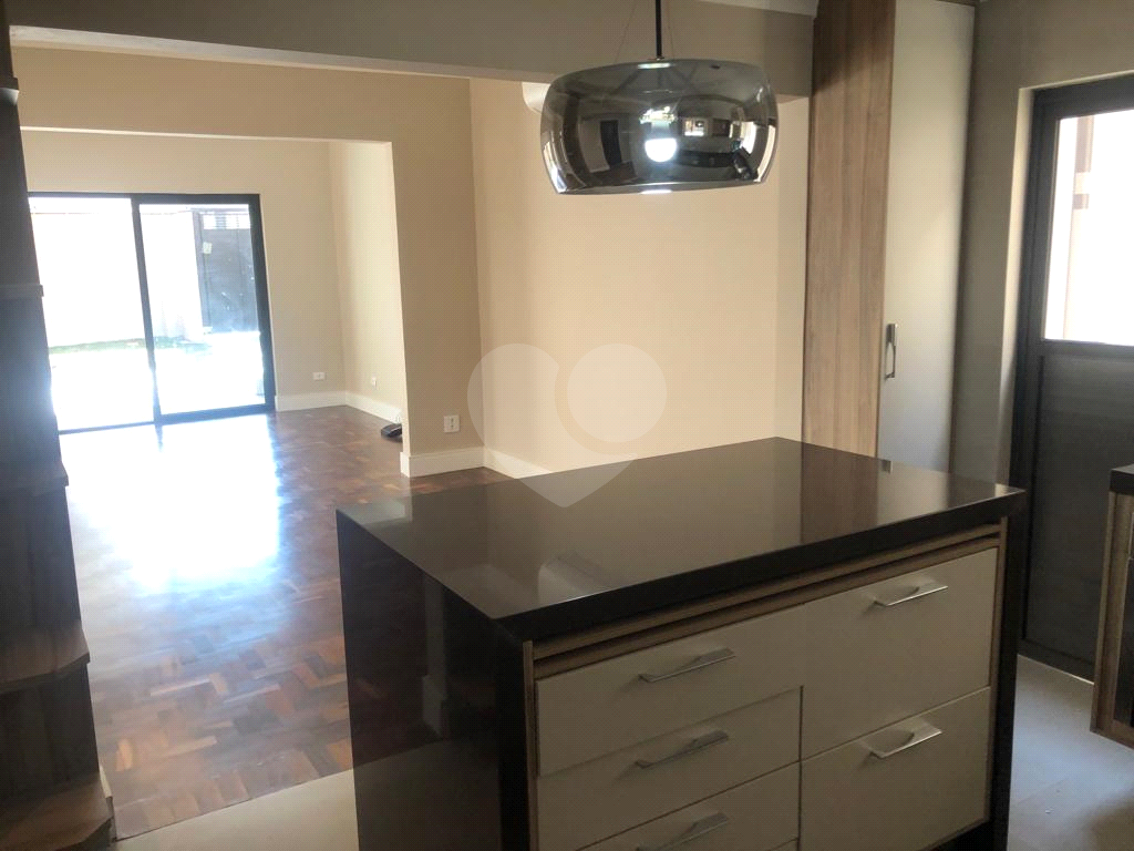 CASA A VENDA NO HORTO FLORESTAL COM 4 DORMS (2 SUÍTES) E 2 VAGAS DE GARAGEM