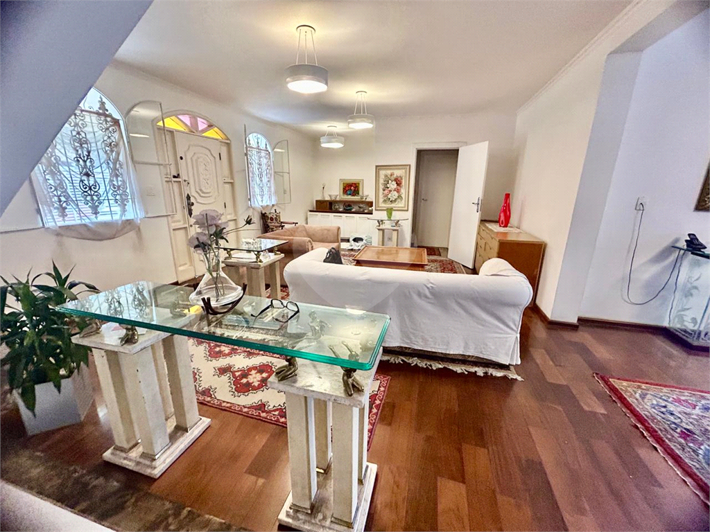 Sobrado Jardim São Paulo | 3 Suítes | 450m² | 4 Vagas | Salão de Festas