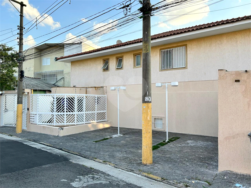 Sobrado em condomínio fechado no bairro do Mandaqui com 3 dormitórios sendo 1 suíte. 