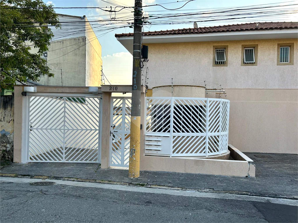 Sobrado em condomínio fechado no bairro do Mandaqui com 3 dormitórios sendo 1 suíte. 