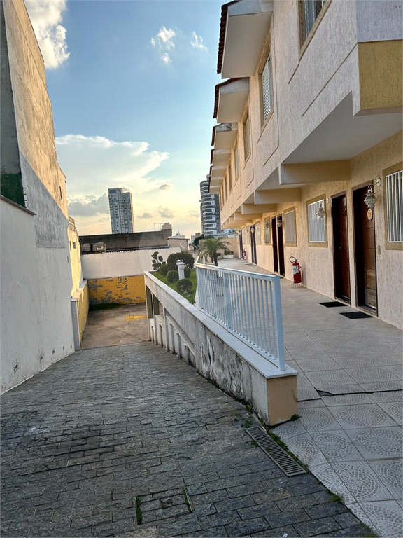 Sobrado em condomínio fechado no bairro do Mandaqui com 3 dormitórios sendo 1 suíte. 
