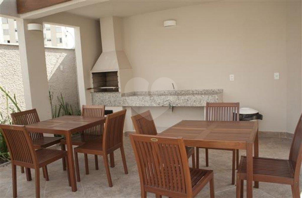 APARTAMENTO em PARQUE BRISTOL