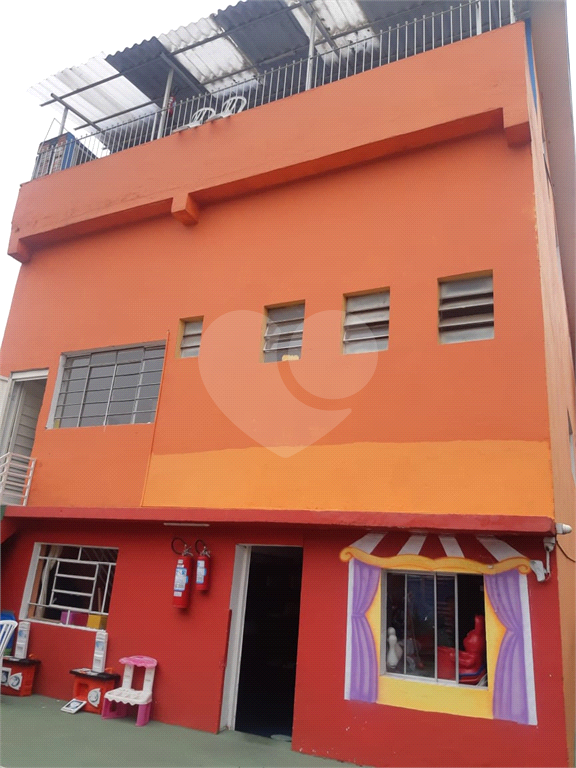 Casa assobradada a venda no Bairro Cachoeirinha 460m²