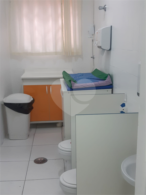 Casa assobradada a venda no Bairro Cachoeirinha 460m²