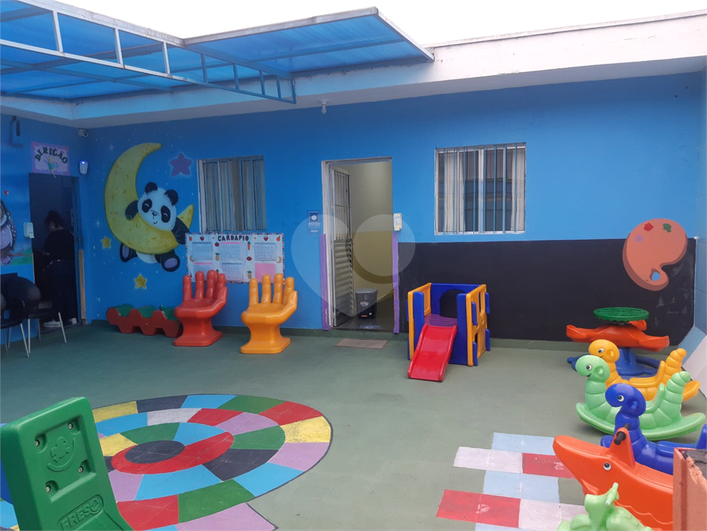 Casa assobradada a venda no Bairro Cachoeirinha 460m²