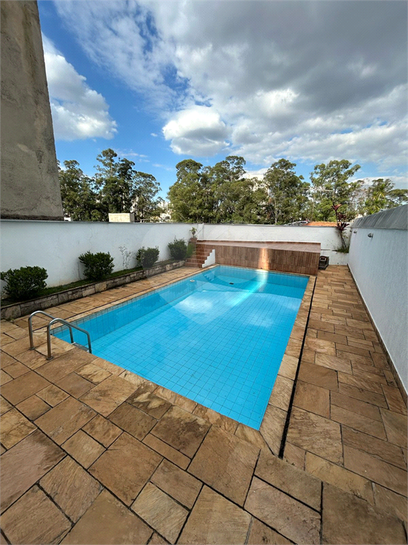 Sobrado no Jardim São Paulo, 3 dormitórios 1 suíte, 6 vagas, piscina e churrasqueira 