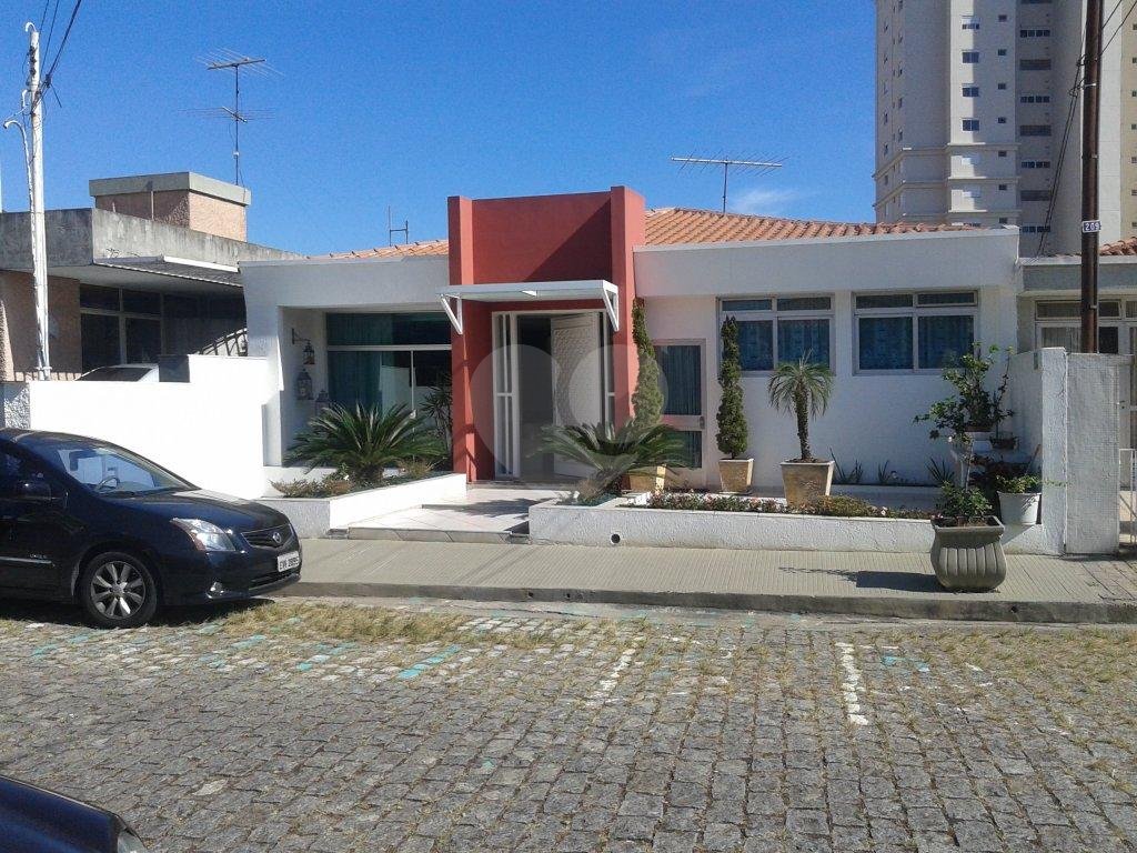 Casa à venda com 3 quartos, 500m² - Foto 1