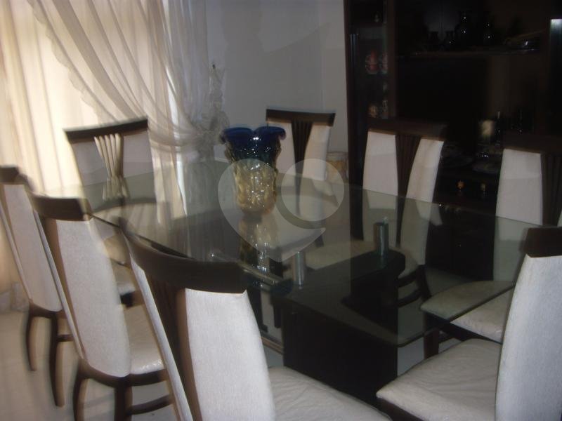 Casa com 6 Quartos para Venda no Tremembé.