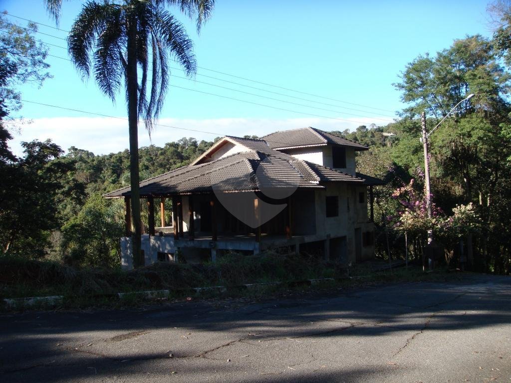 SOBRADO A VENDA NA SERRA DA CANTAREIRA - 2.176 M2 DE TERRENO E 920 M2 DE ÁREA ÚTIL