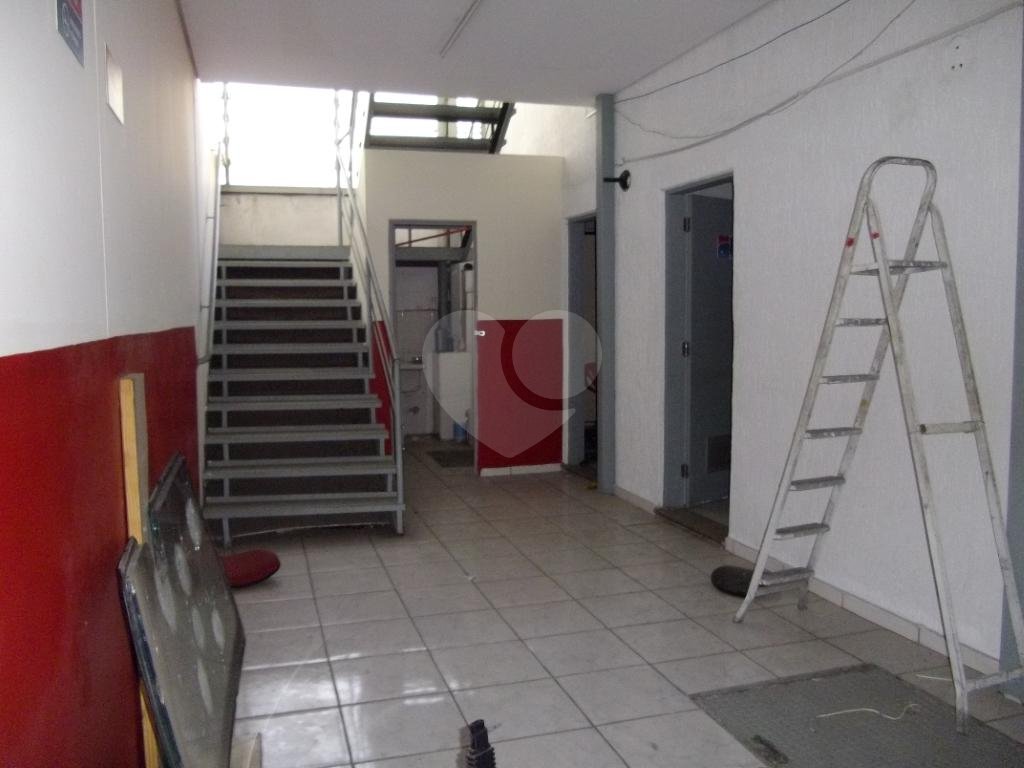 Excelente galpão para locação na Vila Dom Pedro II ao lado do metrô Parada Inglesa