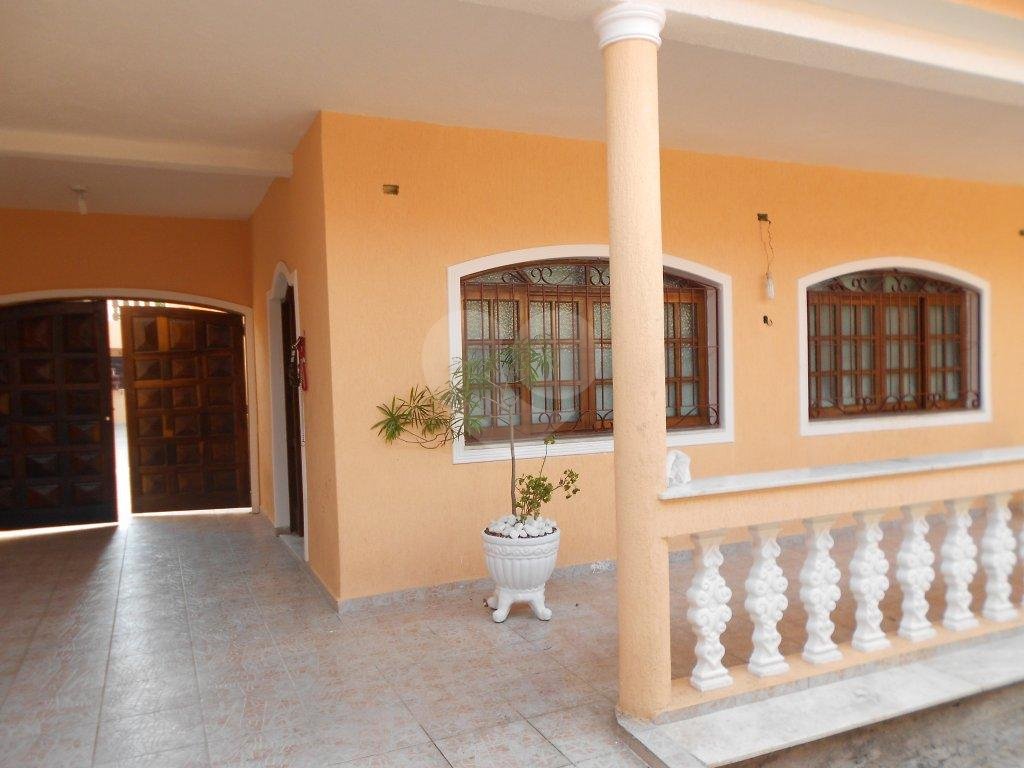 CASA TÉRREA VENDA NO PQ. EDU CHAVES - 4 DORMS (2 SUÍTES), QUINTAL E 6 VAGAS DE GARAGEM
