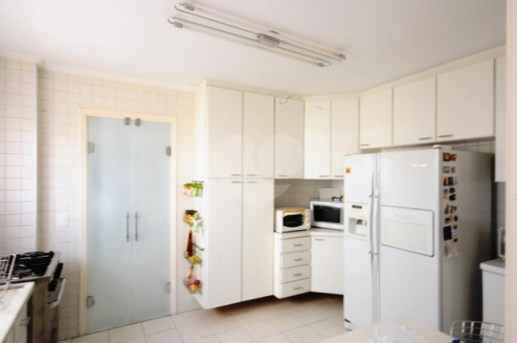 Apartamento à venda com 3 quartos, 193m² - Foto 13