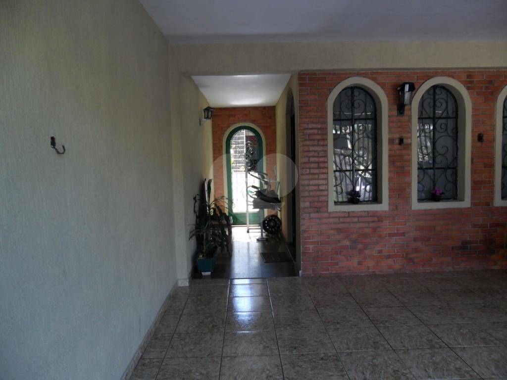 Sobrado à venda com 3 quartos, 200m² - Foto 2