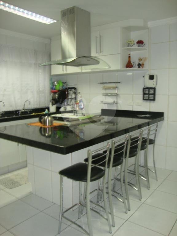 Sobrado à venda com 2 quartos, 200m² - Foto 14