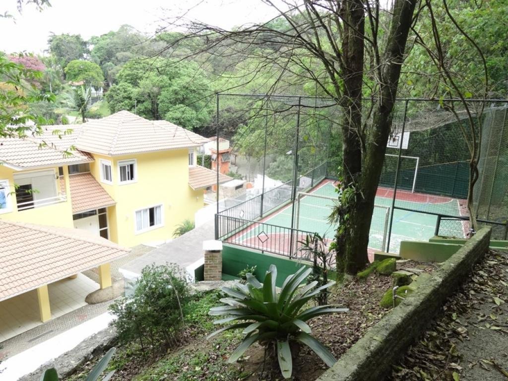 CASA ALTO PADRÃO EM CONDOMÍNIO NO PÉ DA SERRA, ABAIXO DA AVALIAÇÃO