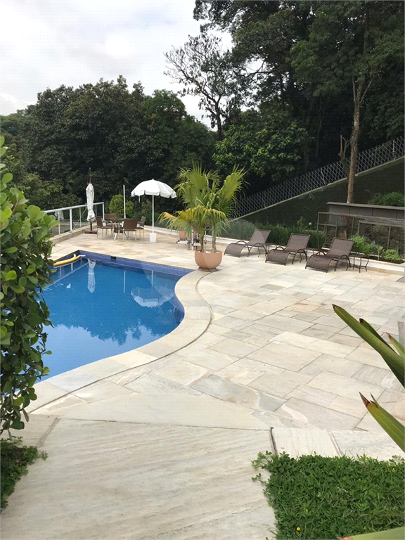 Mansão ao pé da Serra da Cantareira 800m² área construída