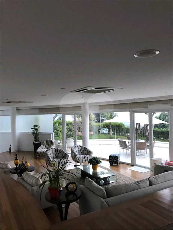 Mansão ao pé da Serra da Cantareira 800m² área construída