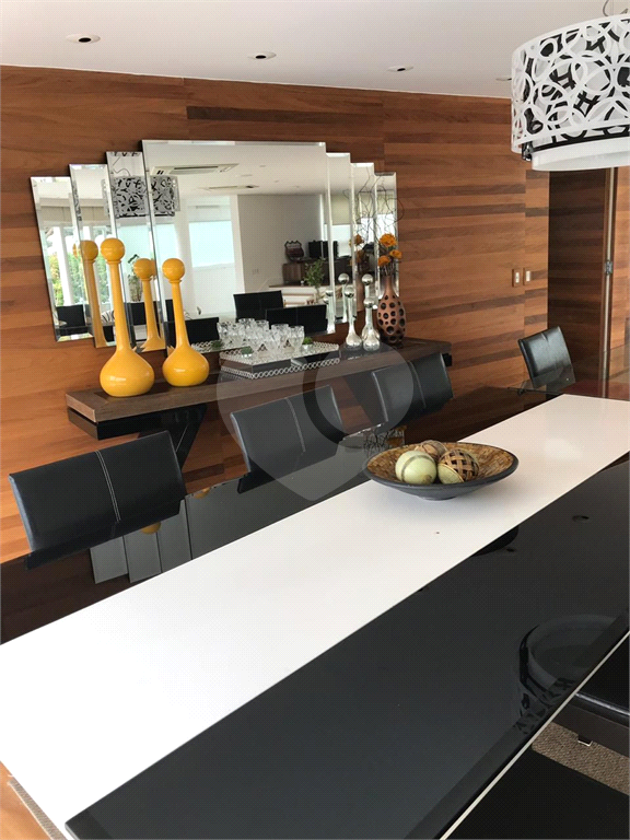 Mansão ao pé da Serra da Cantareira 800m² área construída
