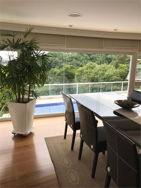 Mansão ao pé da Serra da Cantareira 800m² área construída