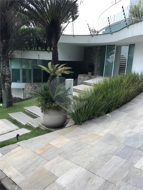 Mansão ao pé da Serra da Cantareira 800m² área construída