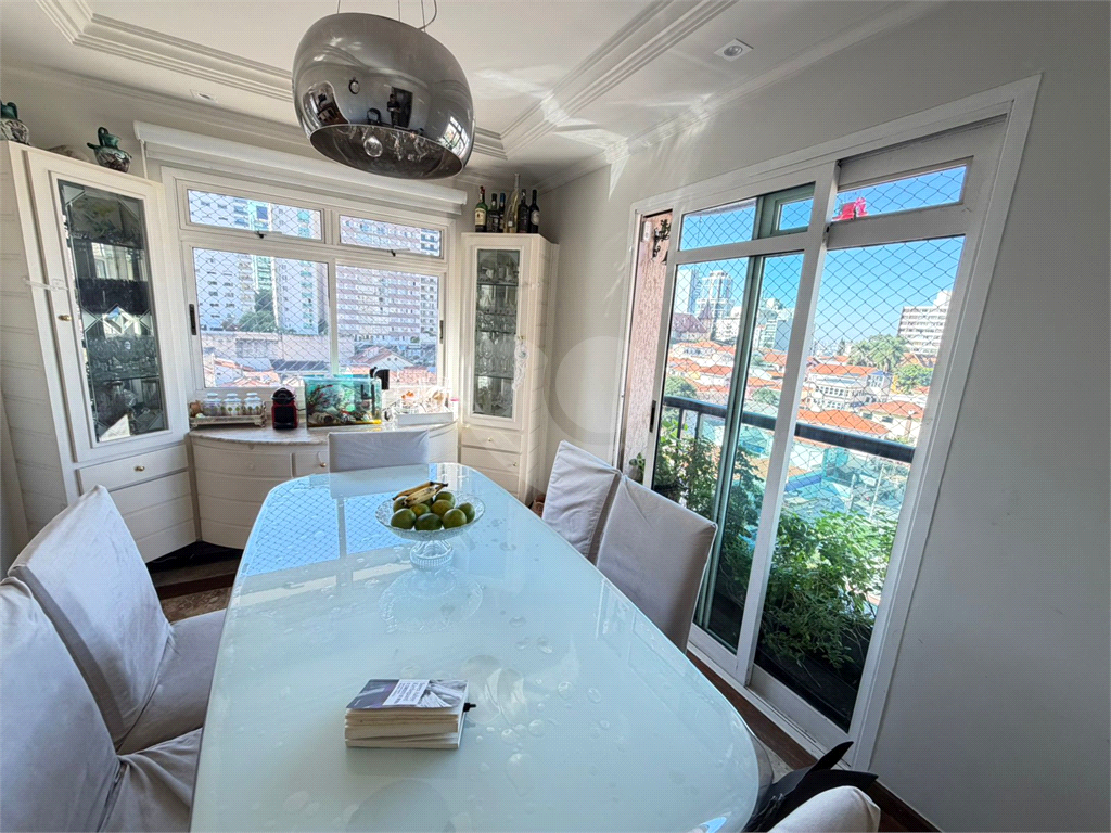 Apartamento Alto de Santana 170m², 3 suítes, clássico com piso madeira.