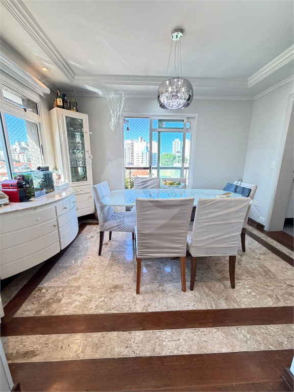 Apartamento Alto de Santana 170m², 3 suítes, clássico com piso madeira.