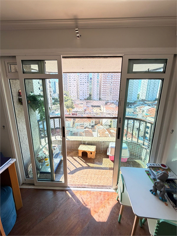 Apartamento Alto de Santana 170m², 3 suítes, clássico com piso madeira.