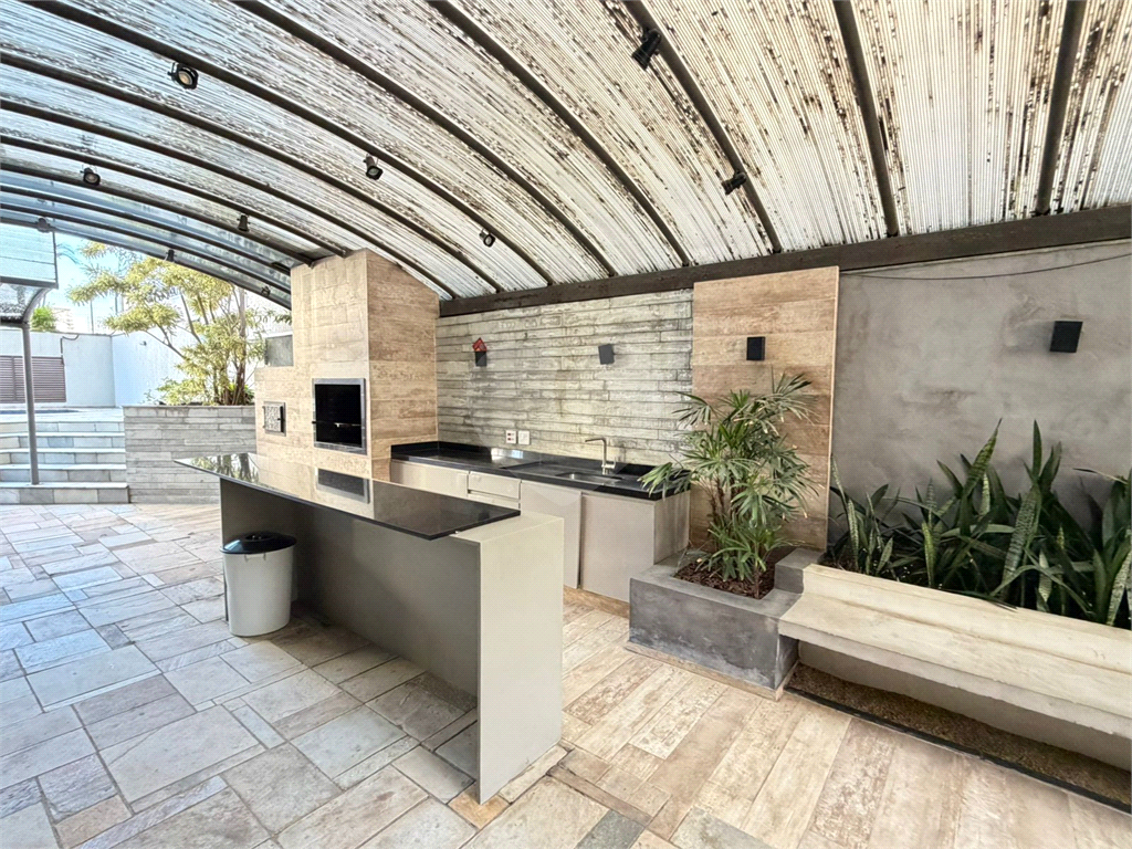 Apartamento Alto de Santana 170m², 3 suítes, clássico com piso madeira.