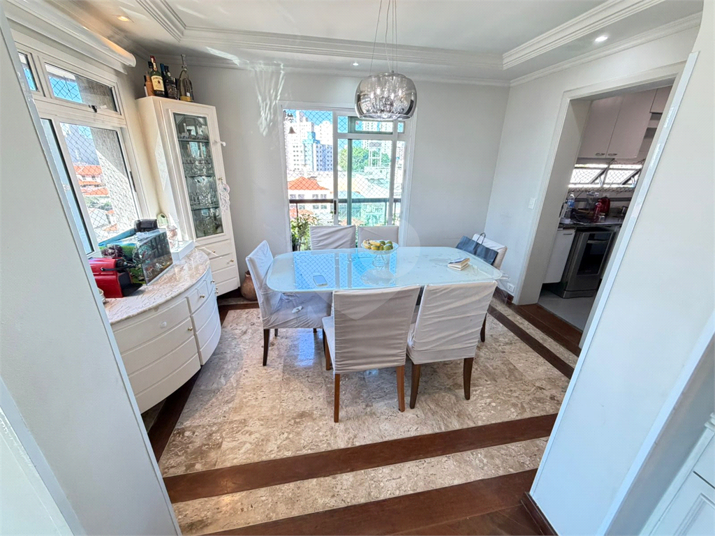 Apartamento Alto de Santana 170m², 3 suítes, clássico com piso madeira.