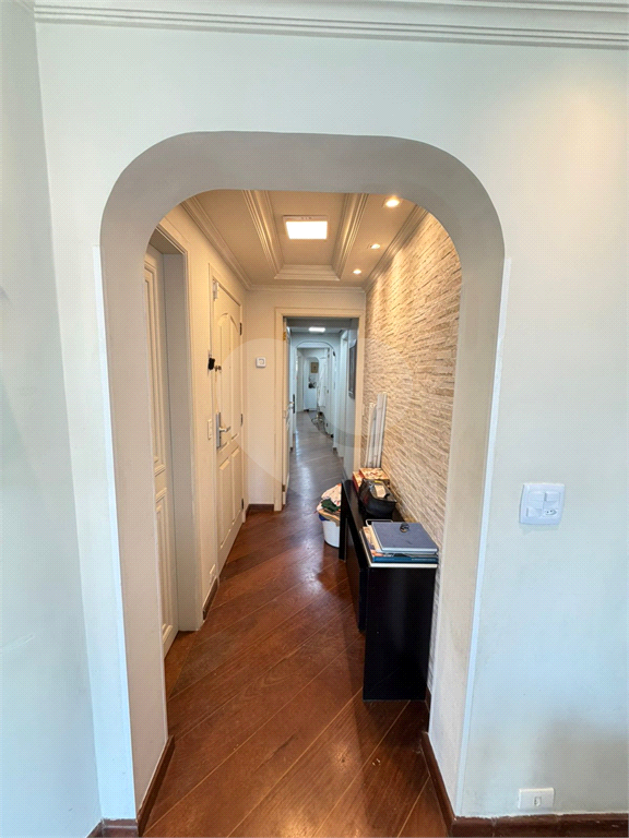 Apartamento Alto de Santana 170m², 3 suítes, clássico com piso madeira.