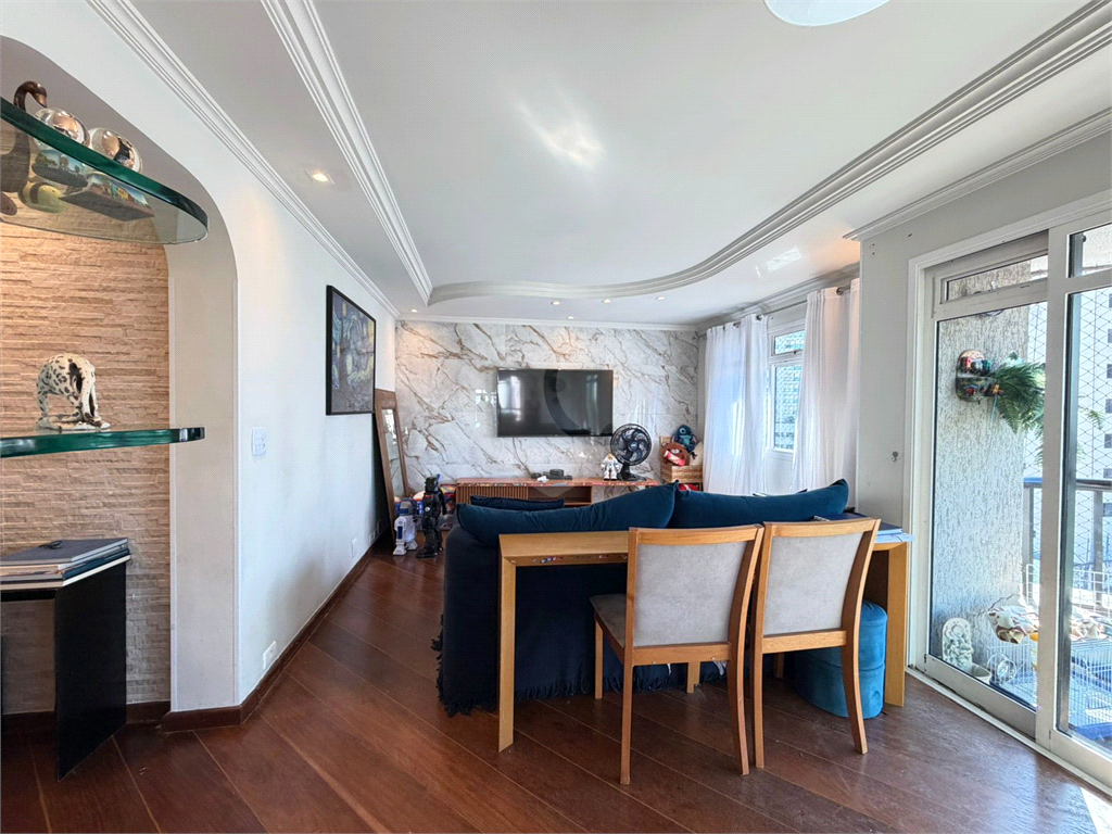 Apartamento Alto de Santana 170m², 3 suítes, clássico com piso madeira.