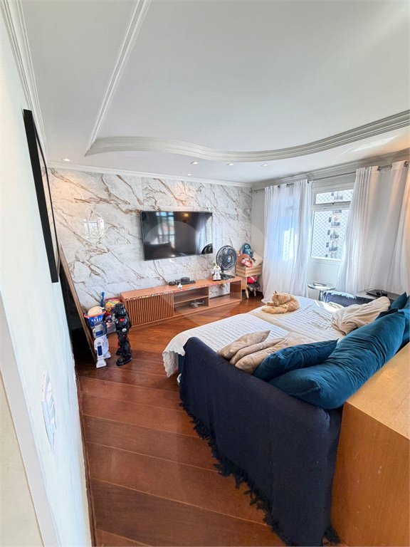 Apartamento Alto de Santana 170m², 3 suítes, clássico com piso madeira.