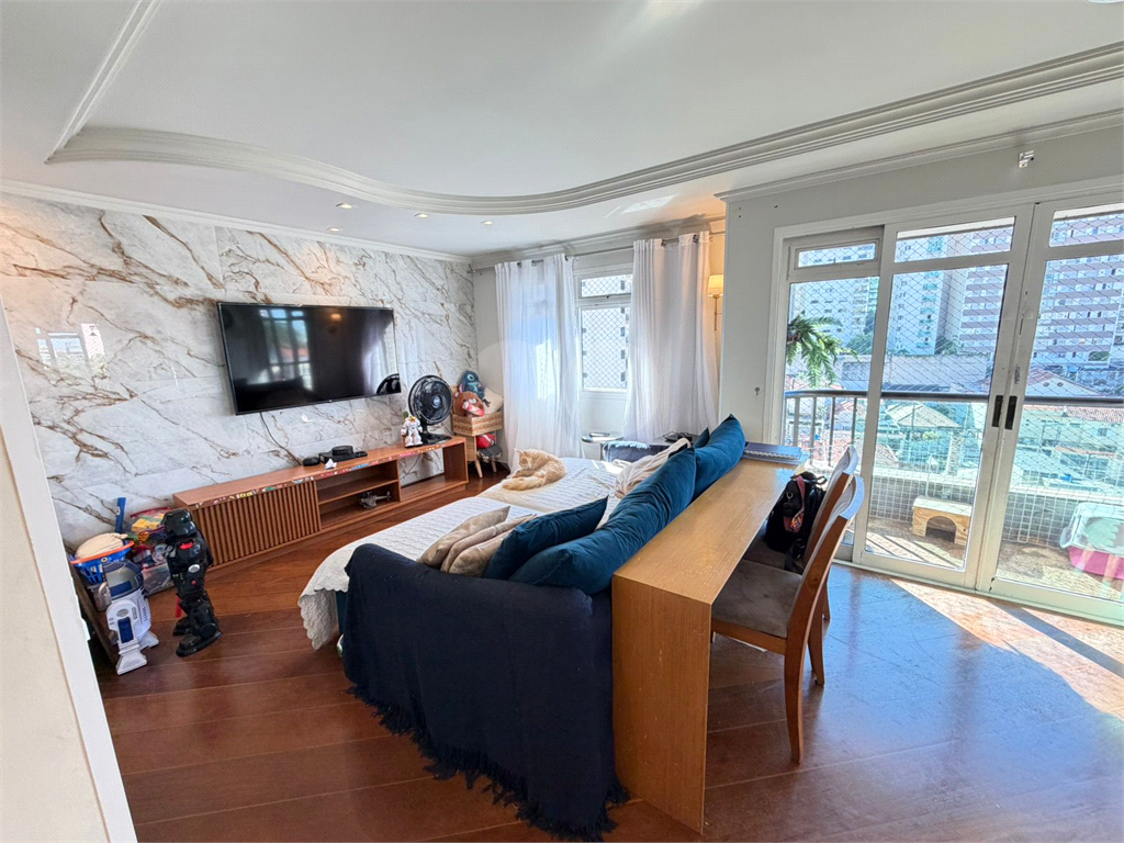 Apartamento Alto de Santana 170m², 3 suítes, clássico com piso madeira.