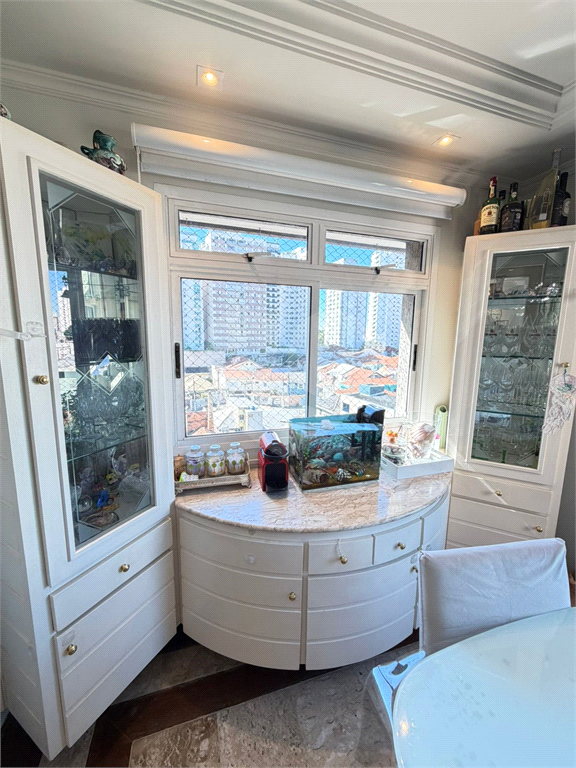 Apartamento Alto de Santana 170m², 3 suítes, clássico com piso madeira.