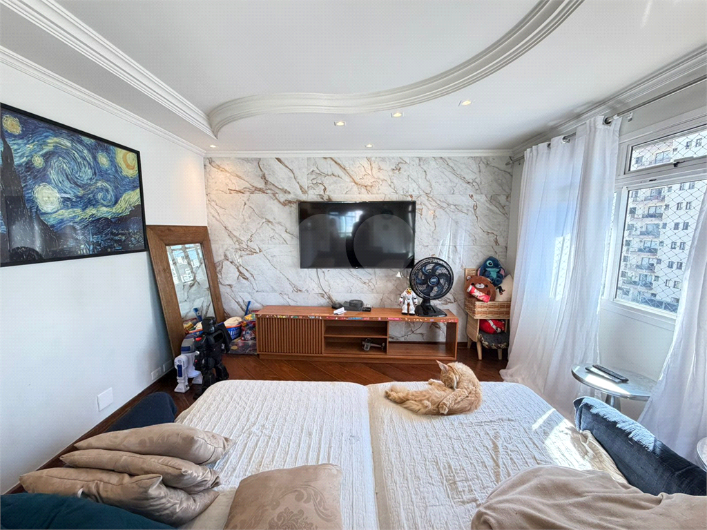 Apartamento Alto de Santana 170m², 3 suítes, clássico com piso madeira.