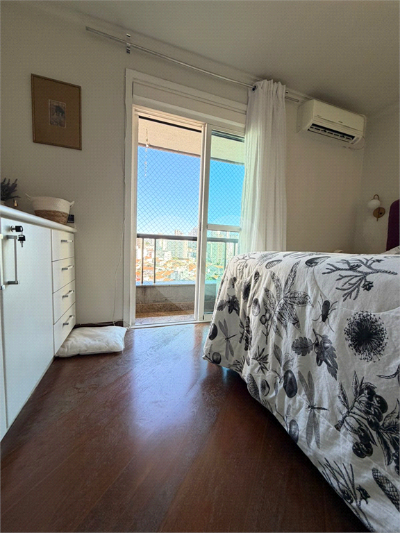 Apartamento Alto de Santana 170m², 3 suítes, clássico com piso madeira.