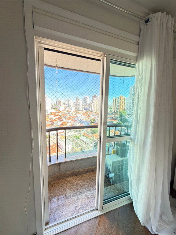 Apartamento Alto de Santana 170m², 3 suítes, clássico com piso madeira.