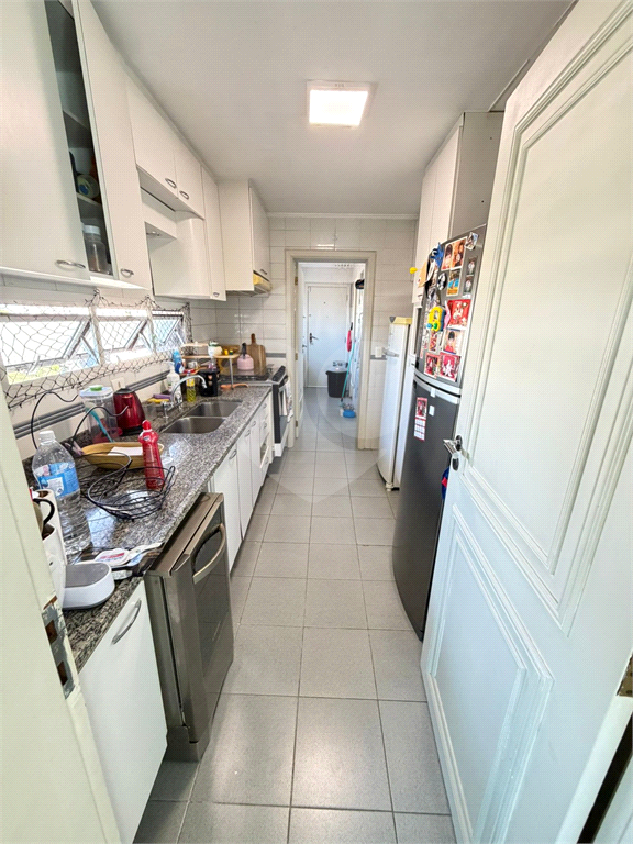 Apartamento Alto de Santana 170m², 3 suítes, clássico com piso madeira.