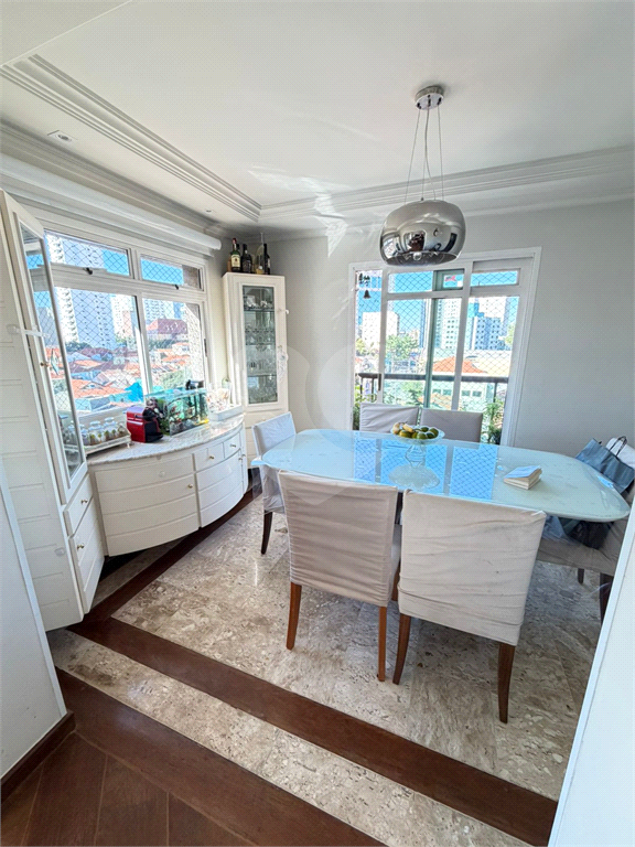 Apartamento Alto de Santana 170m², 3 suítes, clássico com piso madeira.