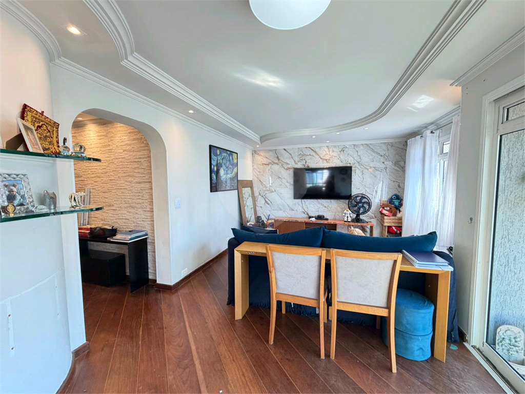 Apartamento Alto de Santana 170m², 3 suítes, clássico com piso madeira.