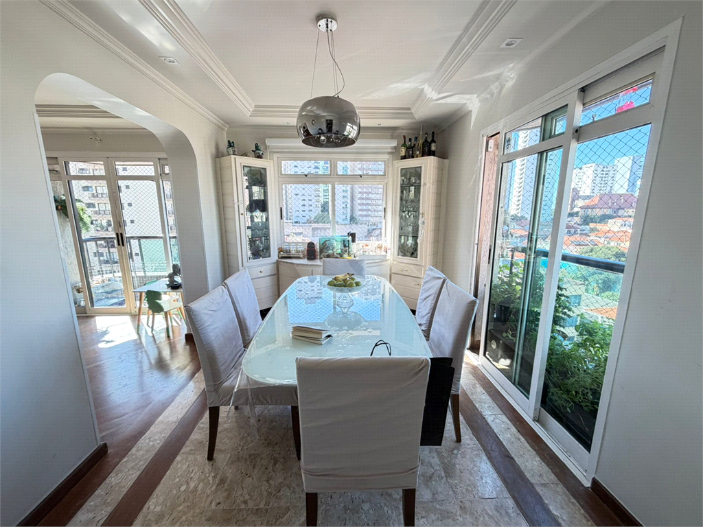 Apartamento Alto de Santana 170m², 3 suítes, clássico com piso madeira.