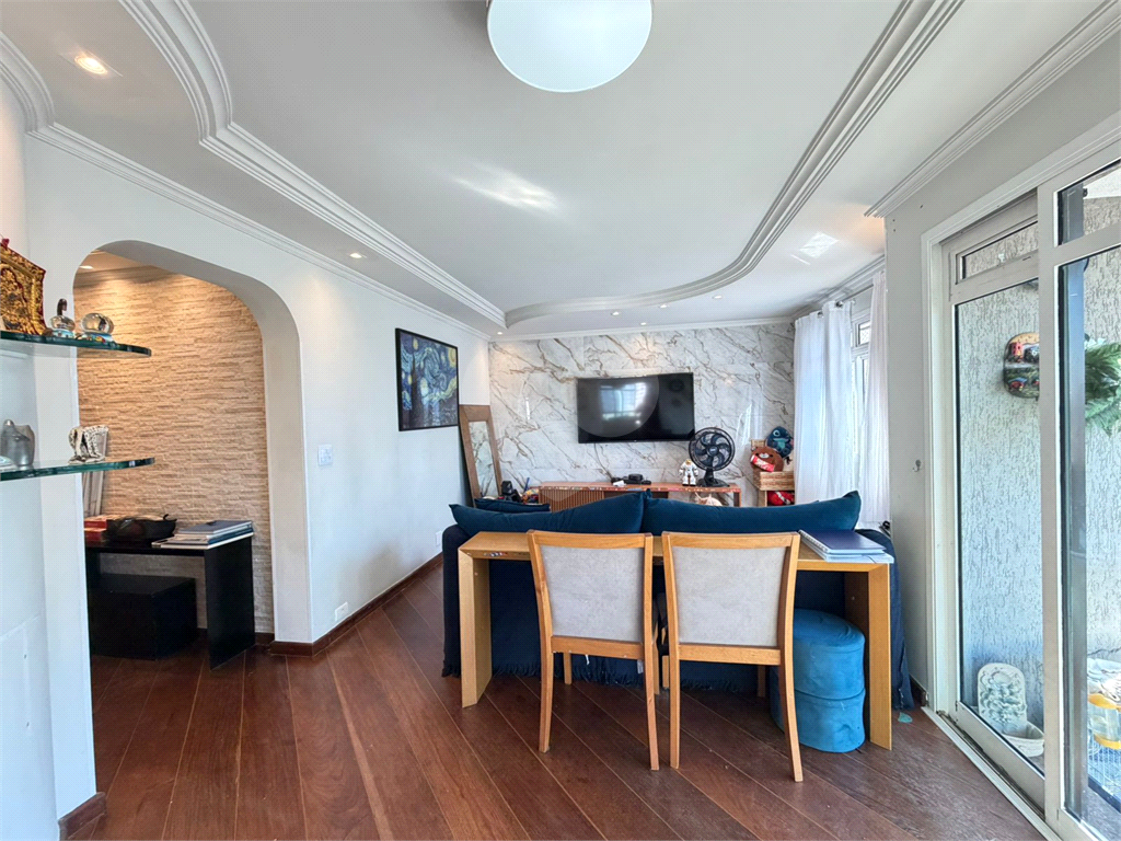 Apartamento Alto de Santana 170m², 3 suítes, clássico com piso madeira.