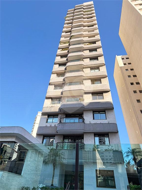 Apartamento Alto de Santana 170m², 3 suítes, clássico com piso madeira.
