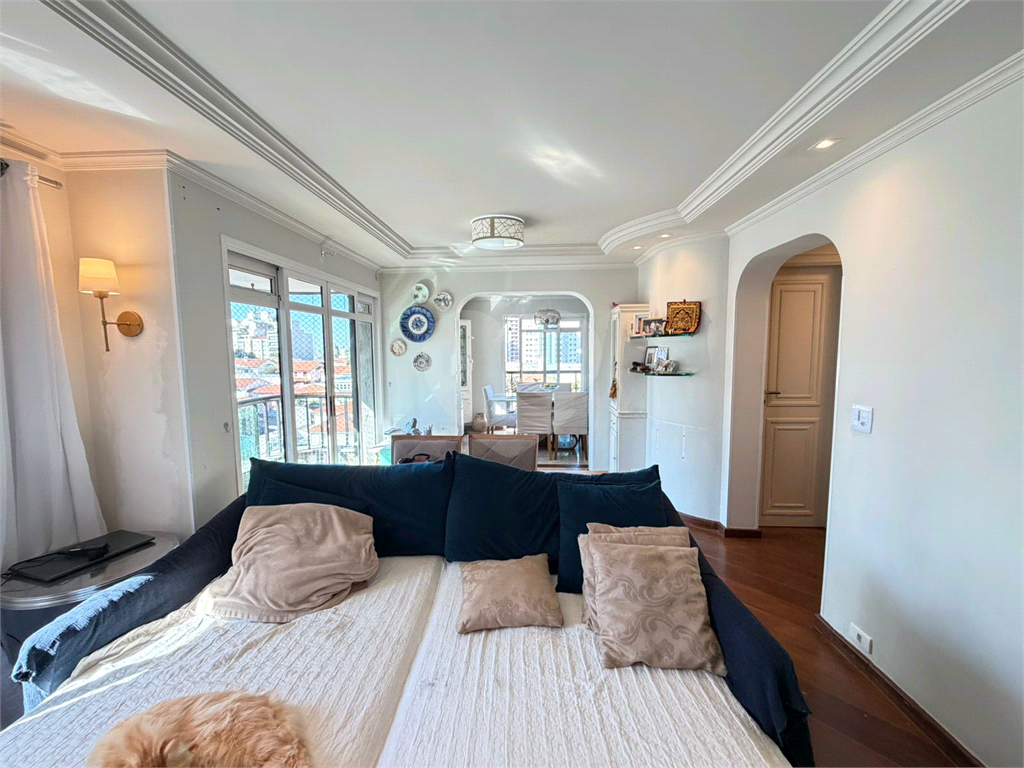 Apartamento Alto de Santana 170m², 3 suítes, clássico com piso madeira.