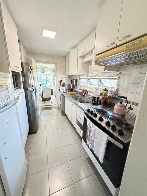 Apartamento Alto de Santana 170m², 3 suítes, clássico com piso madeira.