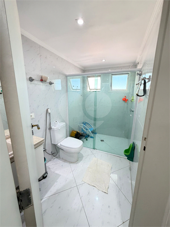 Apartamento Alto de Santana 170m², 3 suítes, clássico com piso madeira.