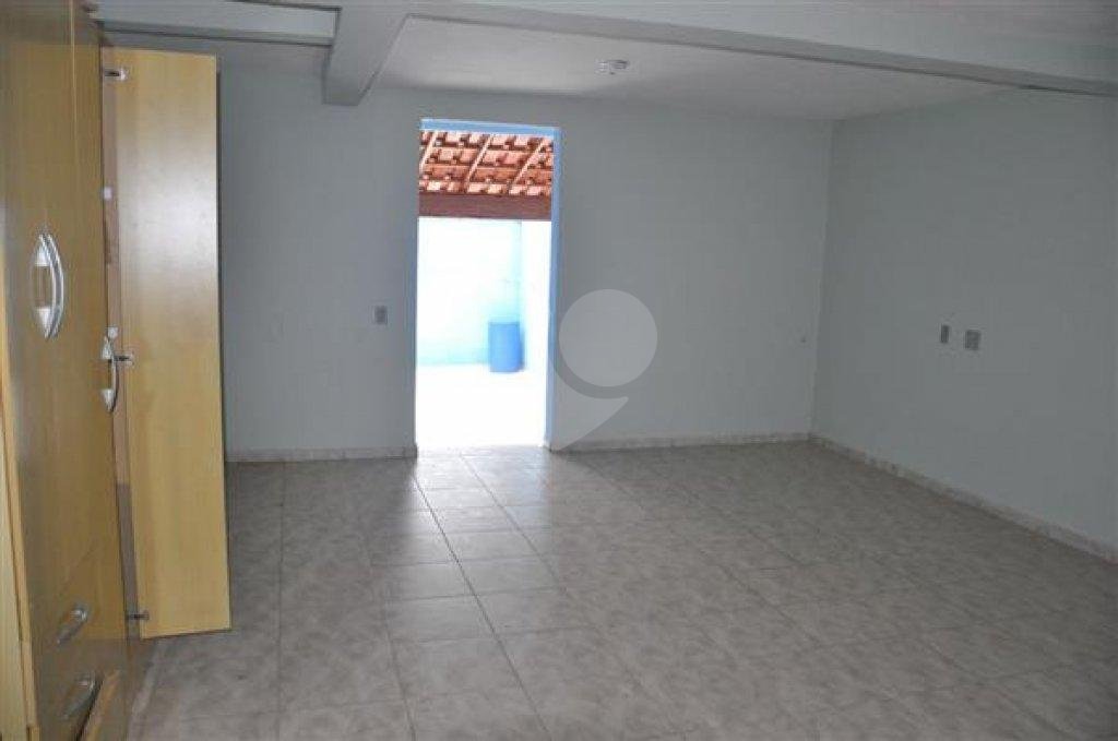 Vende Sobrado com 03 suítes - 03 vagas
