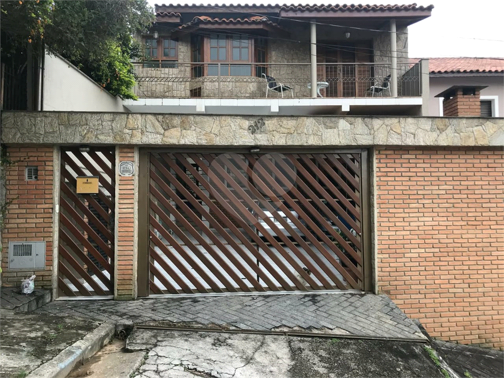Casa com piscina no Horto Florestal