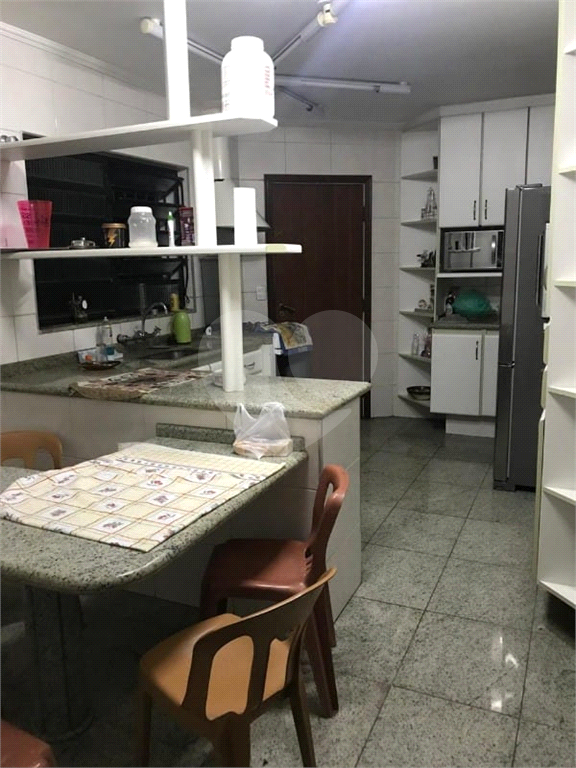 Casa com piscina no Horto Florestal